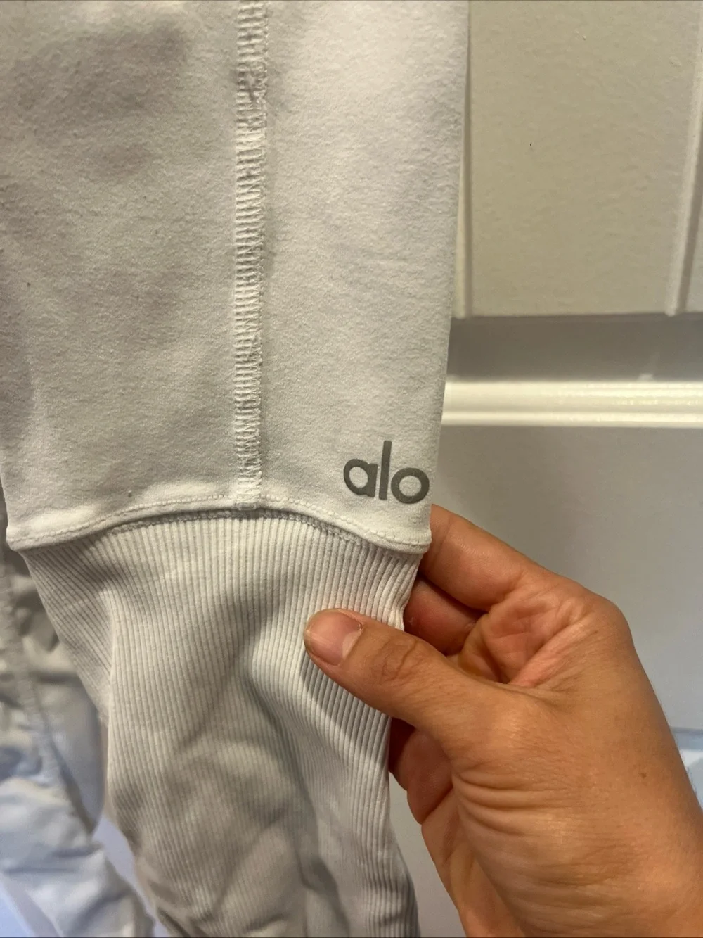ALO Yoga soft white